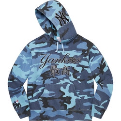 Supreme®/New York Yankees™ <br>Hooded Sweatshirt